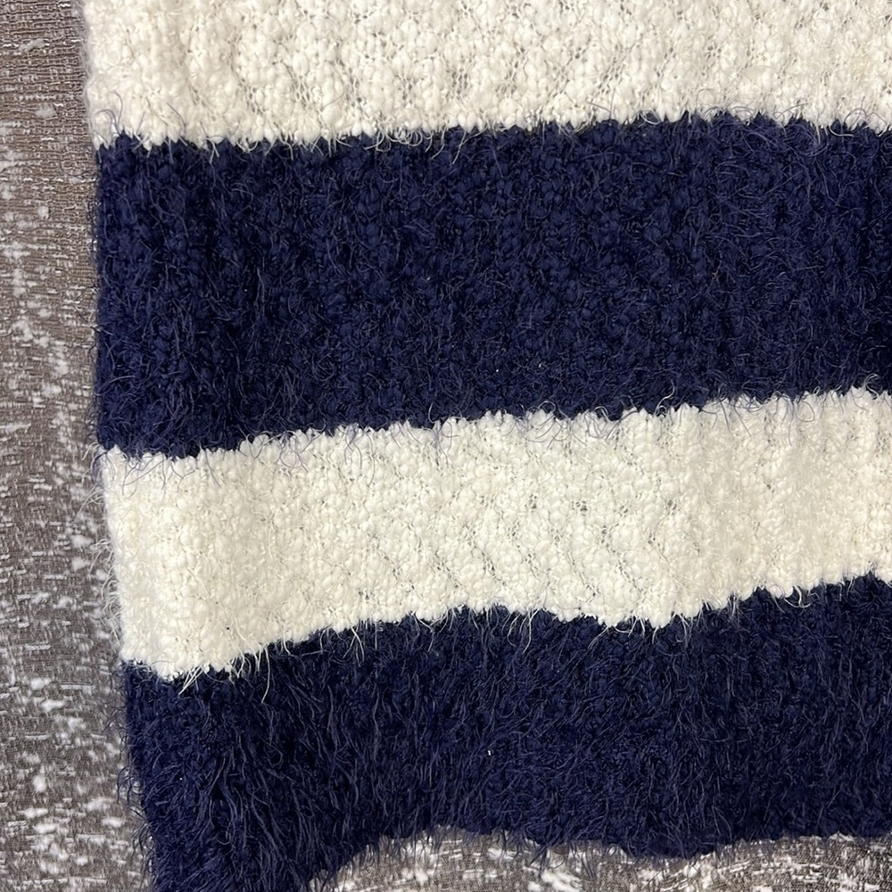 Knox Rose Sweaters V-Neck Eyelash Striped Sweater Blue and White Size Small - Picture 8 of 11
